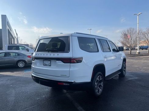 Used 2023 Jeep Wagoneer Series III w/ Preferred Equipment Group image 9