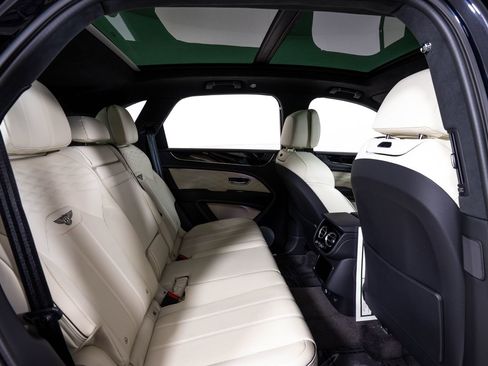 Used 2025 Bentley Bentayga AWD/4WD image 19
