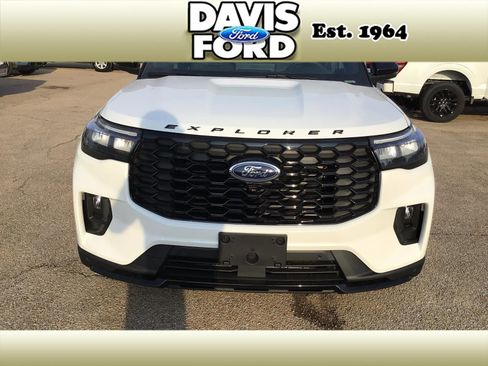 New 2026 Ford Explorer ST-Line w/ ST-Line Street Pack image 4
