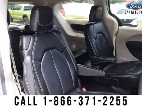 Used 2023 Chrysler Pacifica Touring-L FWD image 22