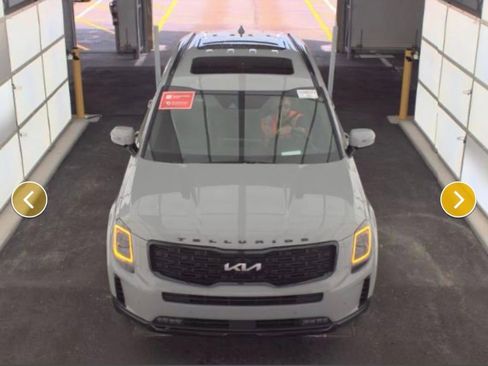 Used 2022 Kia Telluride SX w/ SX Prestige Package image 2