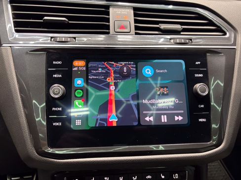 Used 2021 Volkswagen Tiguan SE R-Line image 17