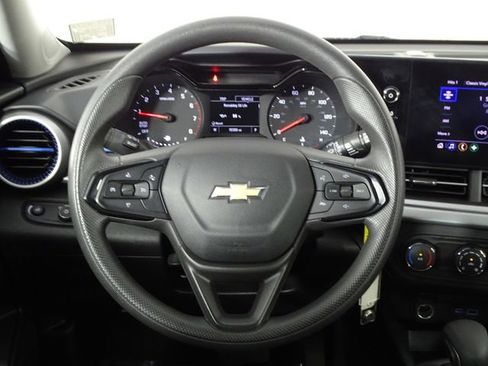 Used 2024 Chevrolet Trax LS image 22