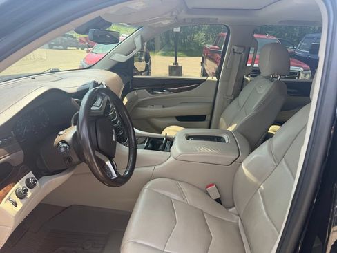 Used 2017 Cadillac Escalade Luxury AWD/4WD image 13