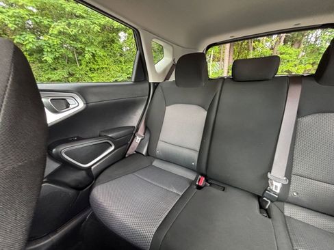 Used 2025 Kia Soul LX w/ LX Technology Package FWD image 38