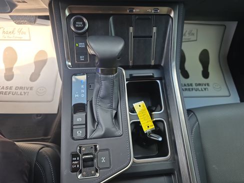Used 2026 Lexus GX 550 w/ Accessory Package (2T) AWD/4WD image 22