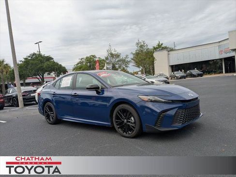 Certified 2025 Toyota Camry SE FWD image 1