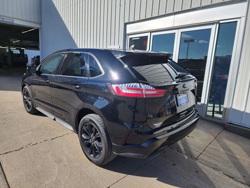 Used 2022 Ford Edge SE w/ Black Appearance Package image 3
