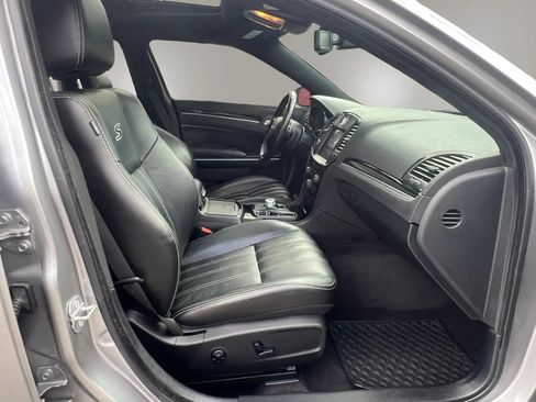 Used 2018 Chrysler 300 S w/ 300S Premium Group RWD image 31