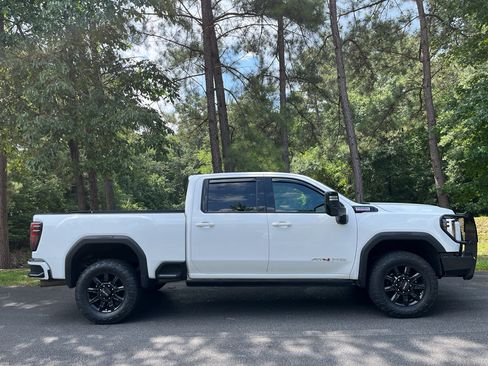 Used 2024 GMC Sierra 3500 AT4 w/ AT4 Premium Plus Package AWD/4WD image 11