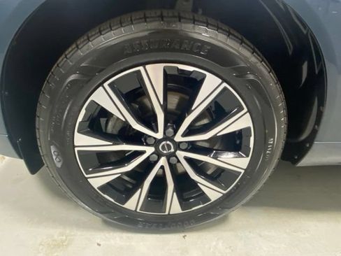 Used 2024 Volvo XC60 B5 Plus w/ Climate Package AWD/4WD image 5