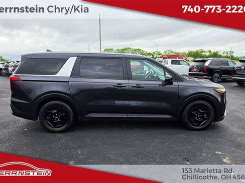 Used 2025 Kia Carnival FWD image 28