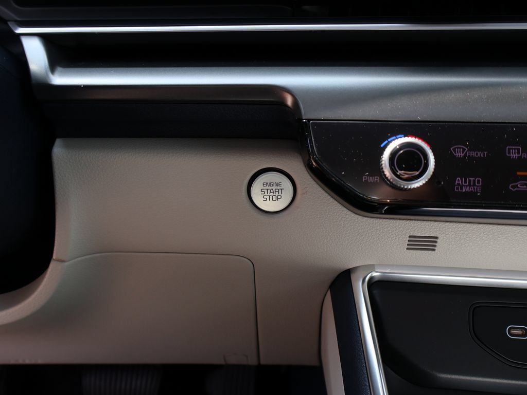 New 2026 Kia Carnival SX w/ SX Dark Edition Package FWD image 32