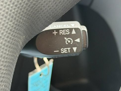 Used 2009 Toyota Yaris S FWD image 30