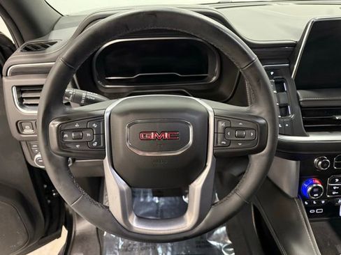 Used 2023 GMC Yukon XL SLT w/ SLT Luxury Package image 22