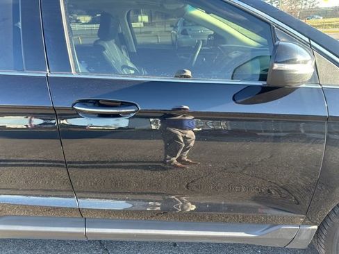 Used 2020 Ford Edge Titanium image 17