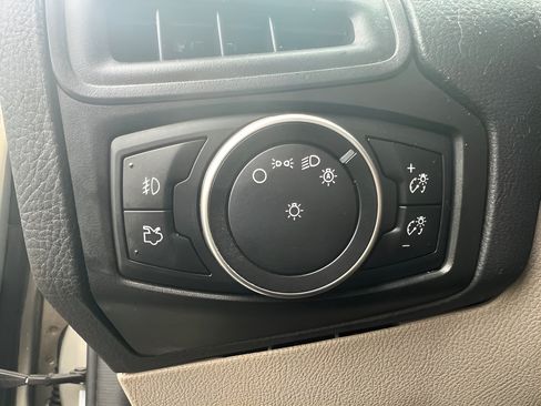 Used 2016 Ford Focus SE FWD image 19