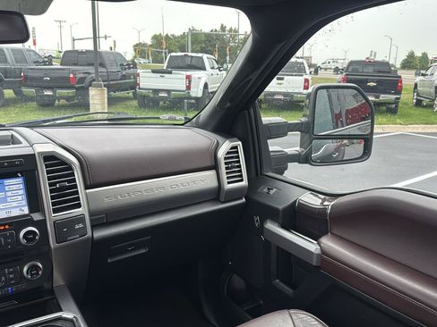Used 2017 Ford F250 Platinum w/ Platinum Ultimate Package AWD/4WD image 25