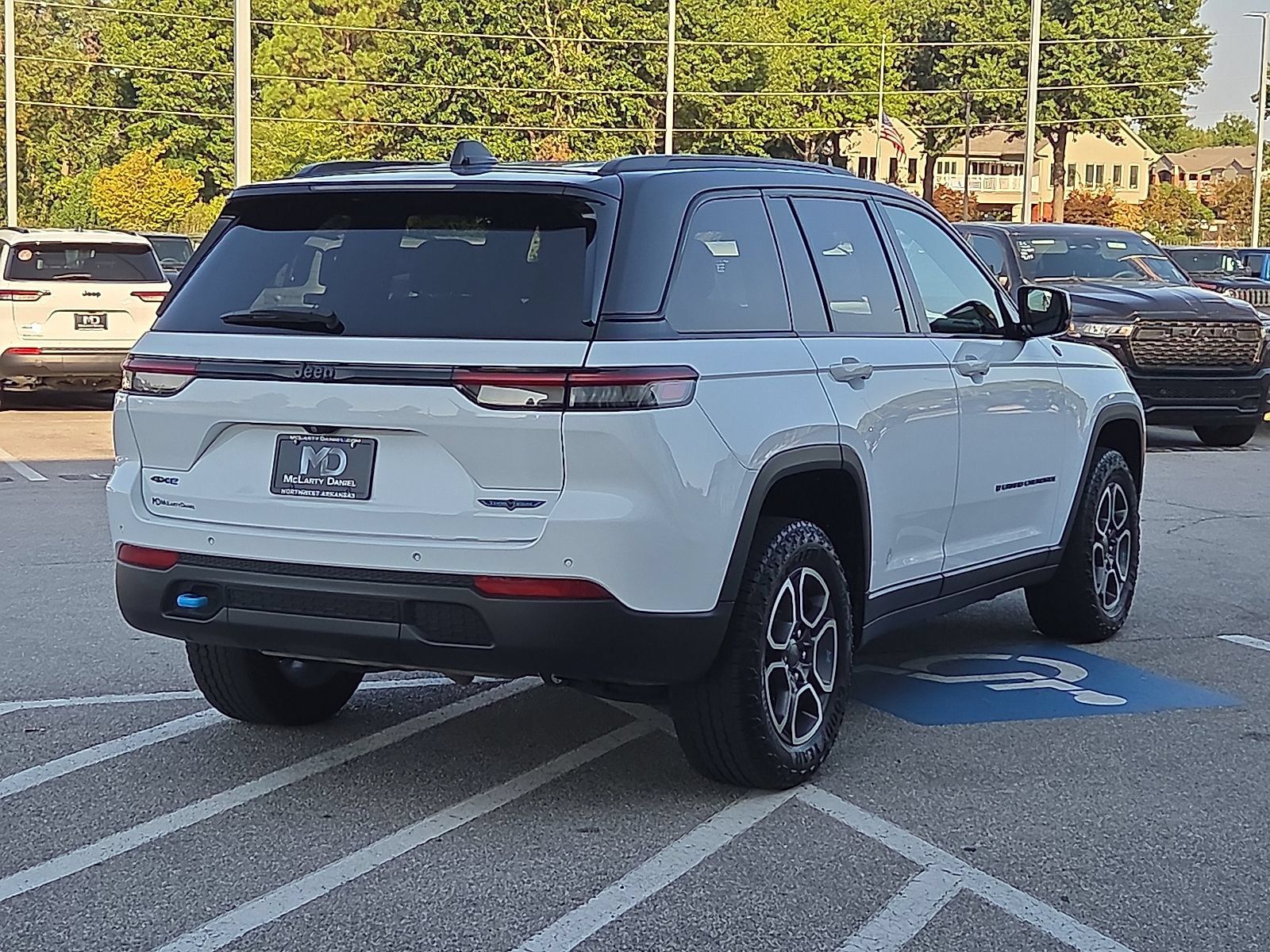 Used 2023 Jeep Grand Cherokee Trailhawk AWD/4WD image 5