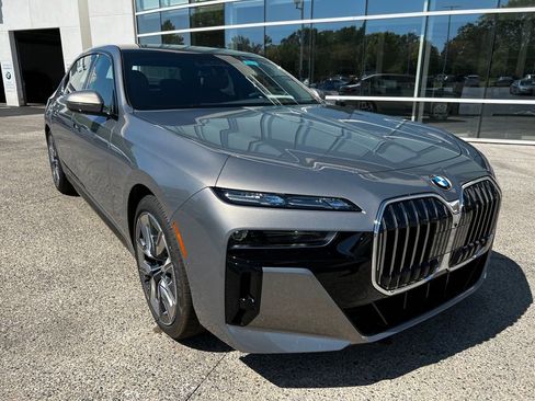 New 2026 BMW 740i w/ Executive Package image 3