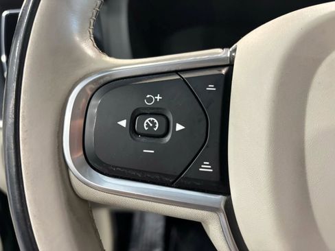 Used 2019 Volvo XC60 T5 Momentum w/ Premium Package image 33