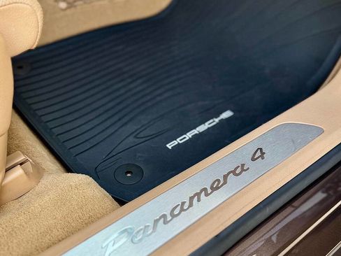 Used 2014 Porsche Panamera 4 AWD/4WD image 32