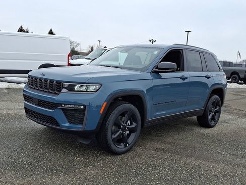 New 2026 Jeep Grand Cherokee Limited w/ Limited Altitude Package AWD/4WD image 4