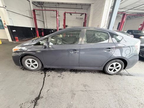 Used 2015 Toyota Prius Four image 21