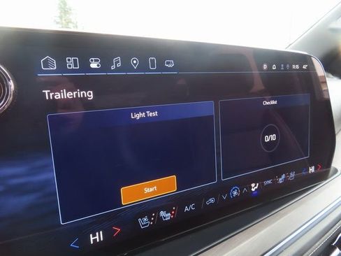 Certified 2025 Chevrolet Suburban Premier image 24