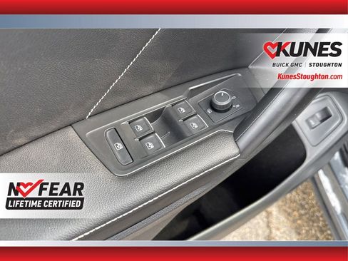 Used 2022 Volkswagen Tiguan SE w/ Panoramic Sunroof Package image 20