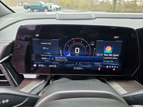 Used 2025 Chevrolet Suburban Z71 AWD/4WD image 28