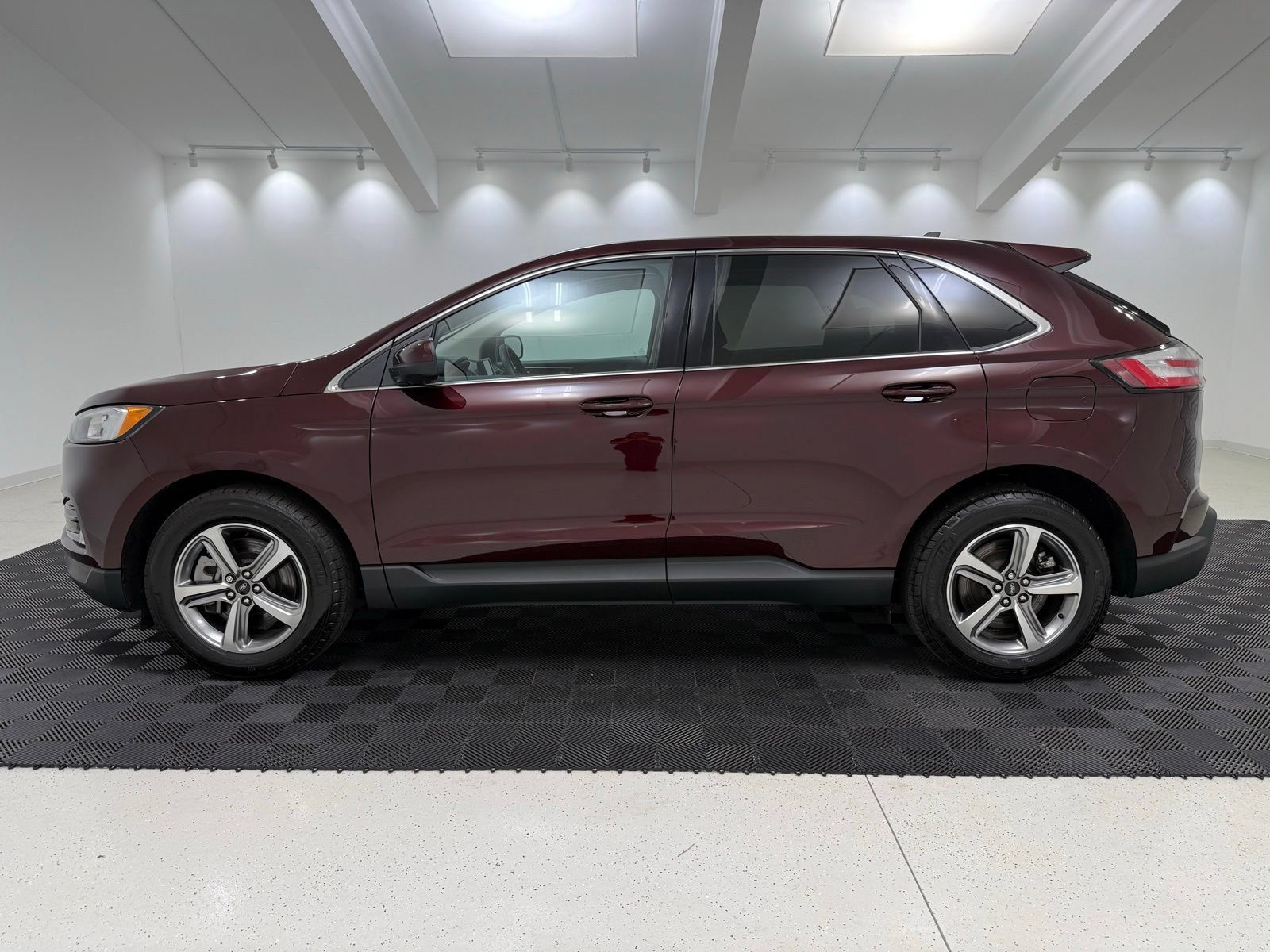 Used 2024 Ford Edge SEL w/ Convenience Package AWD/4WD image 4