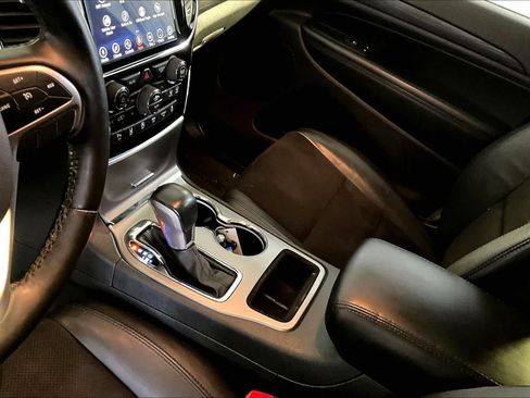 Used 2020 Jeep Grand Cherokee Altitude AWD/4WD image 17