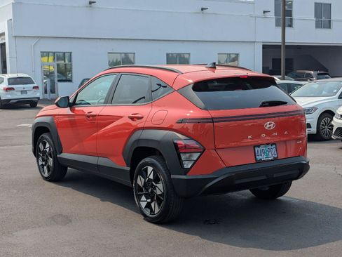 Used 2025 Hyundai Kona SEL AWD/4WD image 3