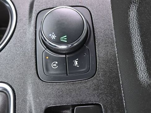 Used 2023 Chevrolet Traverse LS FWD image 27