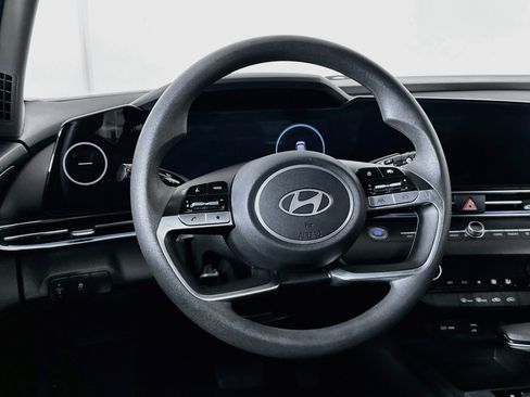 Used 2024 Hyundai Elantra SEL FWD image 18