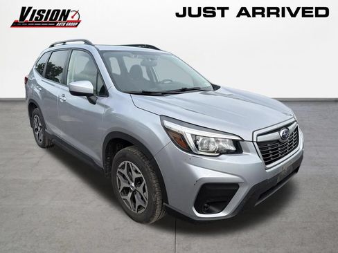 Used 2019 Subaru Forester Premium AWD/4WD image 3