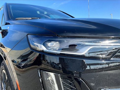 Used 2023 Cadillac XT6 Sport w/ LPO, ONYX Package image 12