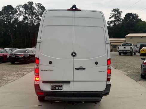 Used 2018 Mercedes-Benz Sprinter 2500 image 6