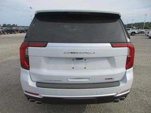 New 2026 GMC Yukon Denali w/ Denali Reserve Package AWD/4WD image 5