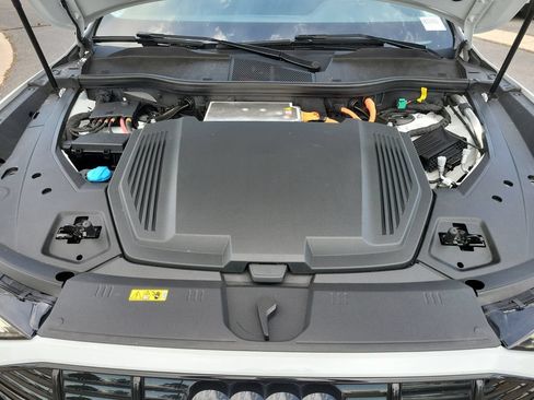 Used 2022 Audi e-tron Premium AWD/4WD image 24