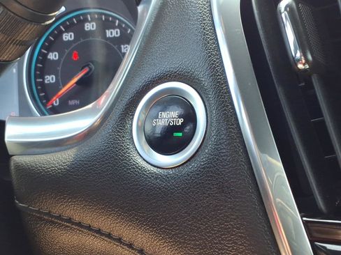 Used 2023 Chevrolet Traverse LT FWD image 16
