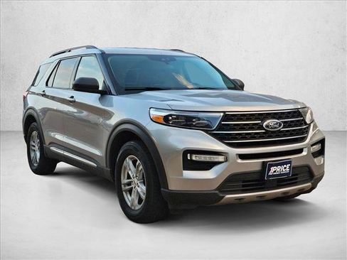 Used 2023 Ford Explorer XLT w/ Equipment Group 202A AWD/4WD image 3