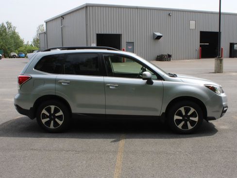 Used 2017 Subaru Forester 2.5i Limited AWD/4WD image 4