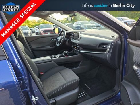 Used 2023 Nissan Rogue SV image 11