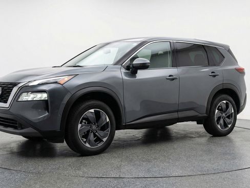 Used 2025 Nissan Rogue SV image 2