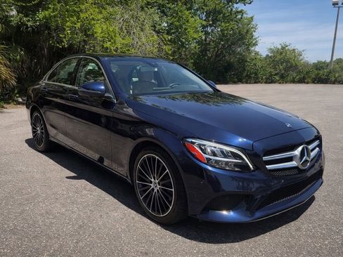 Used 2017 Mercedes-Benz E 300 4MATIC image 4