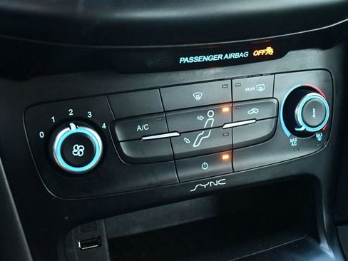 Used 2016 Ford Focus SE w/ Equipment Group 201A image 27