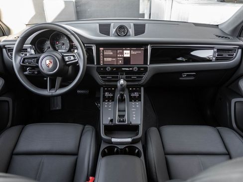 Certified 2026 Porsche Macan AWD/4WD image 12