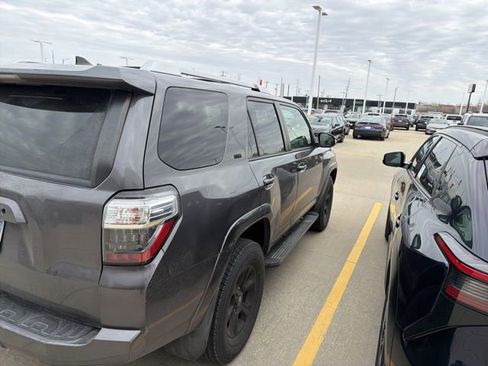 Used 2018 Toyota 4Runner SR5 Premium image 6